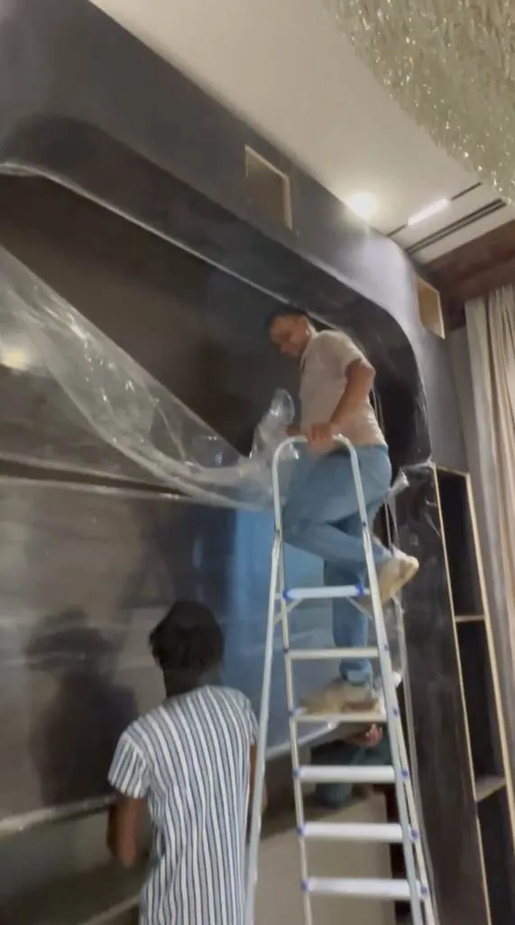 Metallic cladding installation
